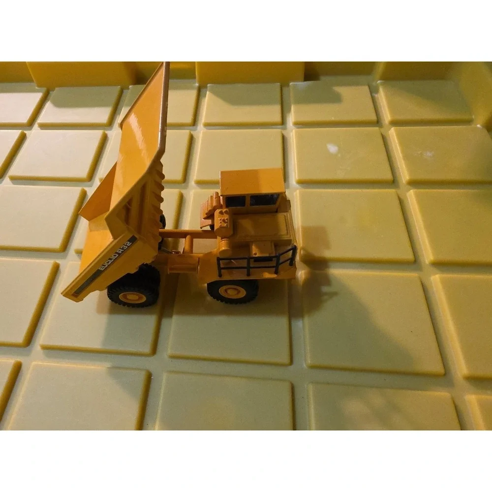 Caterpillar Compact Dumpertruck 1/50‎ ( Vintage JOAL, CAT)